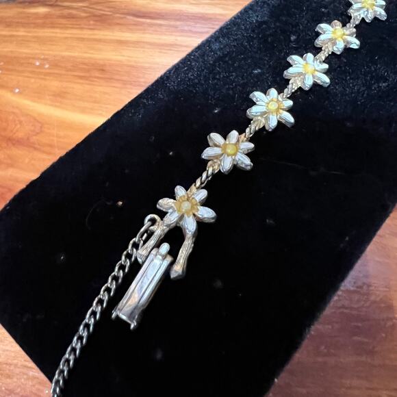 Vintage Delicate Silver Tone Painted White Daisy Floral Tennis Bracelet Extender - Picture 5 of 9